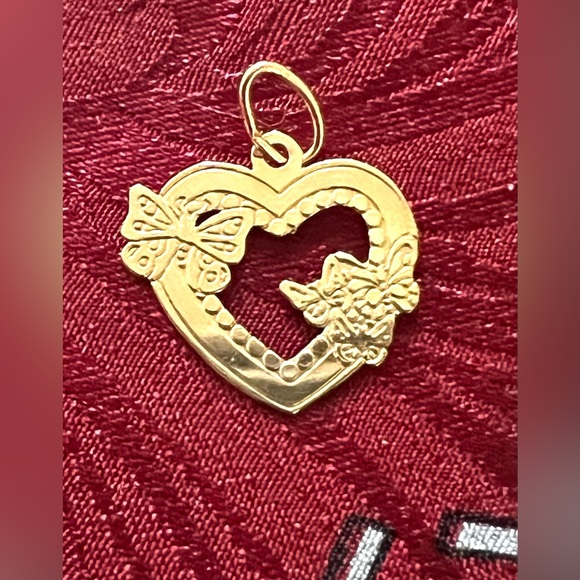 14K Yellow Gold Open Heart Pendant w/Butterfly & Flower – 0.16g